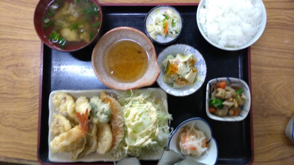 【和楽亭】釣り人にオススメな内海町の定食屋♪