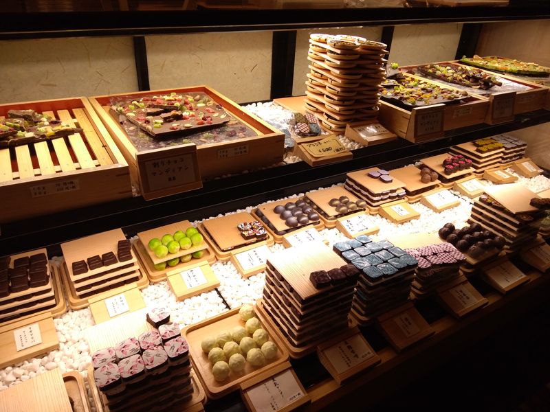 「カカオ果 五日市本店」のチョコレートです
